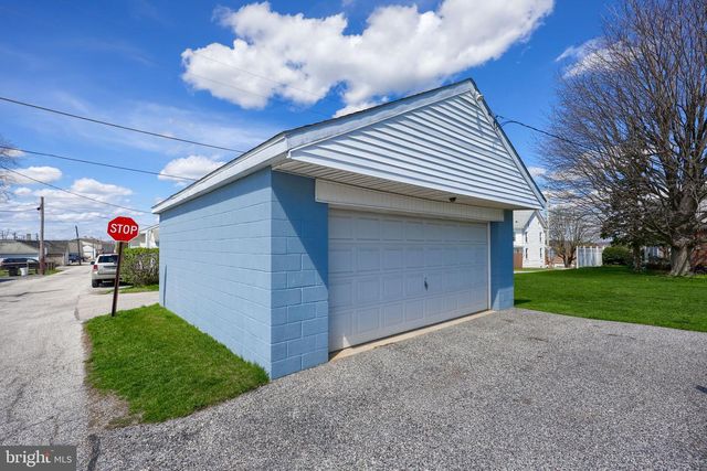 328 W MAPLE ST, Dallastown, PA 17313