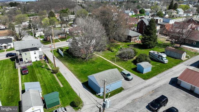 328 W MAPLE ST, Dallastown, PA 17313