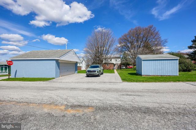 328 W MAPLE ST, Dallastown, PA 17313