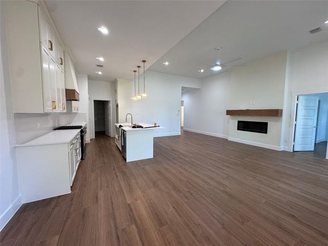 707 S Carroll, La Porte, TX 77571