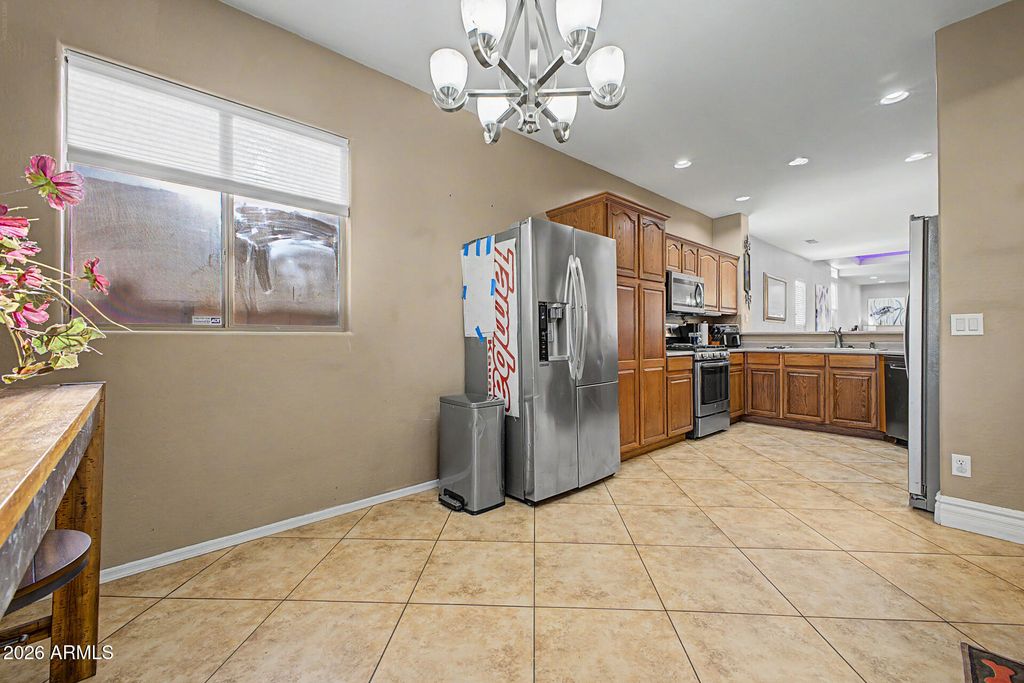 Image 11 of property listing at 17082 W NORTHAMPTON Road, Surprise, AZ 85374