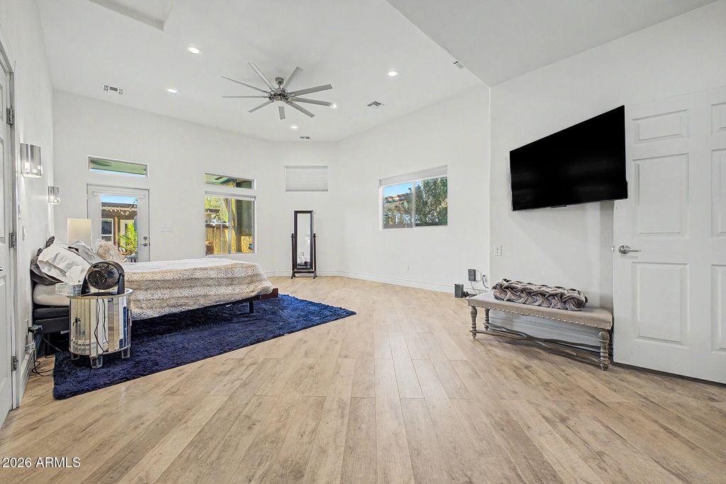 Image 14 of property listing at 17082 W NORTHAMPTON Road, Surprise, AZ 85374