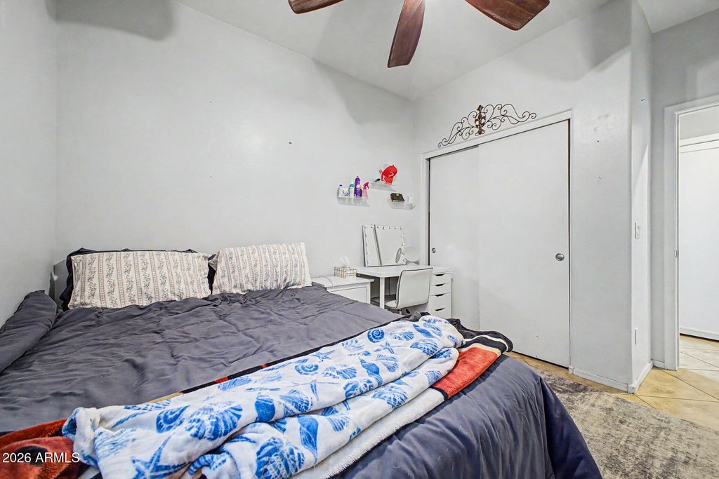 Image 29 of property listing at 17082 W NORTHAMPTON Road, Surprise, AZ 85374