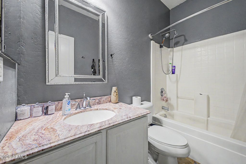 Image 32 of property listing at 17082 W NORTHAMPTON Road, Surprise, AZ 85374