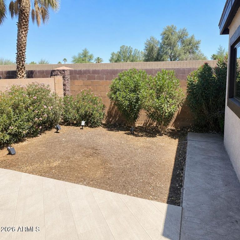Image 45 of property listing at 17082 W NORTHAMPTON Road, Surprise, AZ 85374