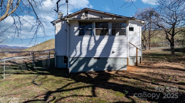 926 Fairview Drive SW, Lenoir, NC 28645