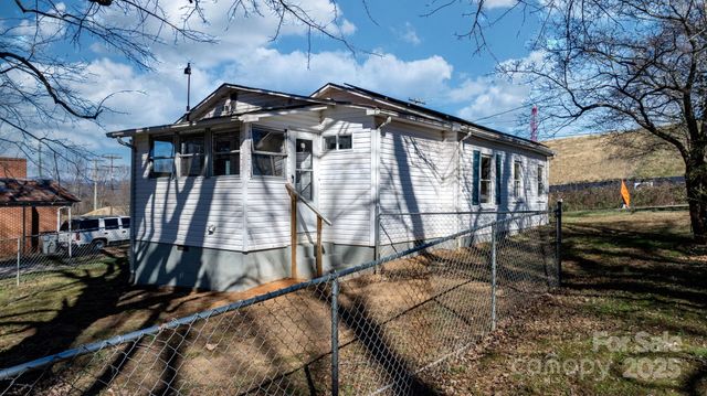 926 Fairview Drive SW, Lenoir, NC 28645