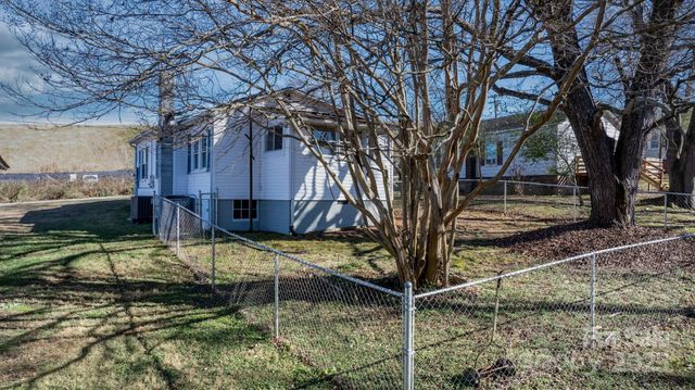 926 Fairview Drive SW, Lenoir, NC 28645