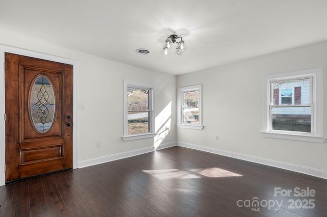 926 Fairview Drive SW, Lenoir, NC 28645