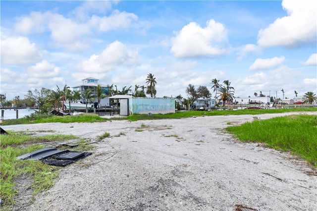 4520 and 4530 Pine Island RD NW, Matlacha, FL 33993