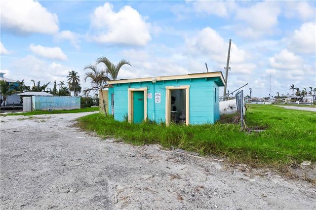 4520 and 4530 Pine Island RD NW, Matlacha, FL 33993