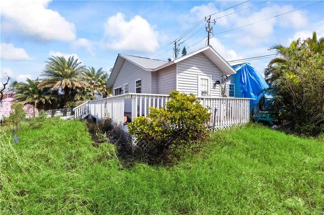 4520 and 4530 Pine Island RD NW, Matlacha, FL 33993