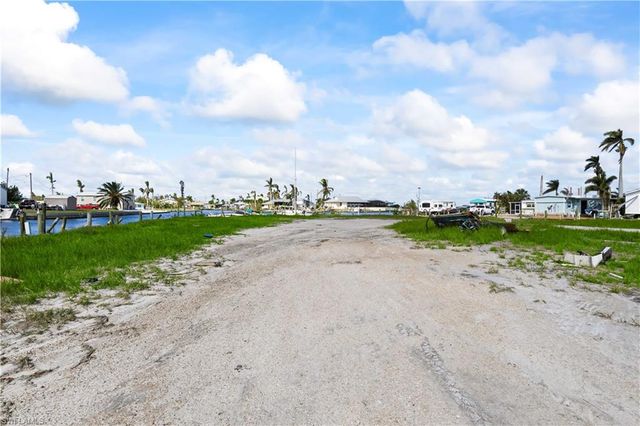 4520 and 4530 Pine Island RD NW, Matlacha, FL 33993