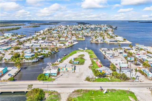 4520 and 4530 Pine Island RD NW, Matlacha, FL 33993