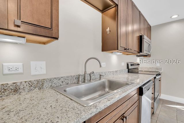 90 Gloucester Rd Apt 1102, Hilton Head Island, SC 29928