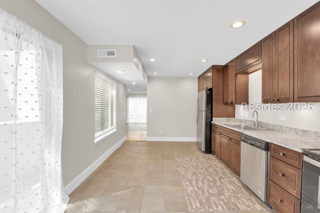 90 Gloucester Rd Apt 1102, Hilton Head Island, SC 29928