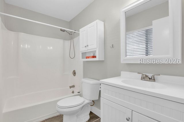 90 Gloucester Rd Apt 1102, Hilton Head Island, SC 29928