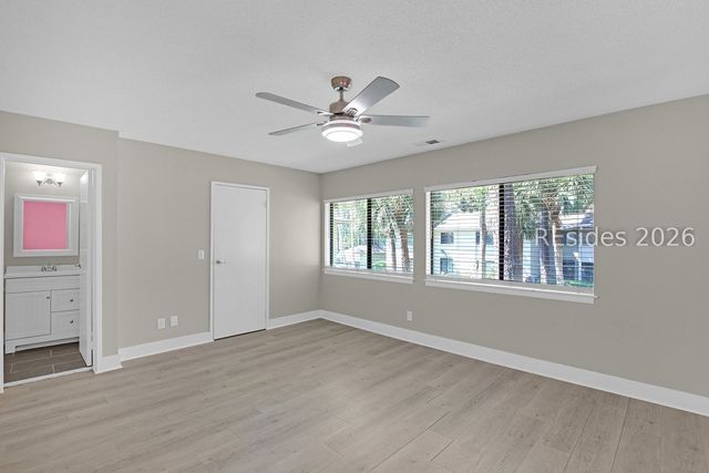 90 Gloucester Rd Apt 1102, Hilton Head Island, SC 29928