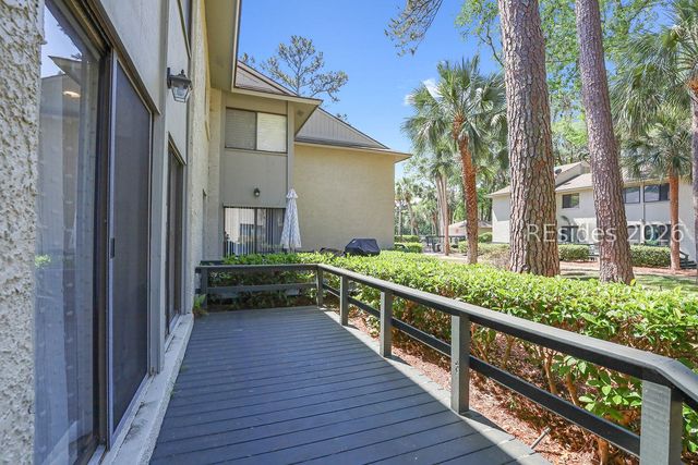 90 Gloucester Rd Apt 1102, Hilton Head Island, SC 29928