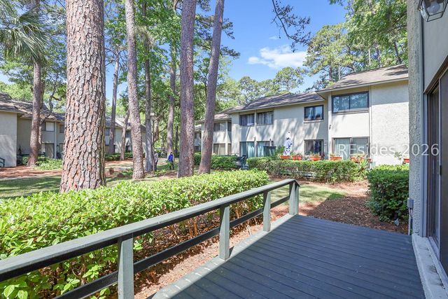 90 Gloucester Rd Apt 1102, Hilton Head Island, SC 29928