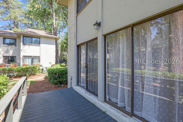 90 Gloucester Rd Apt 1102, Hilton Head Island, SC 29928
