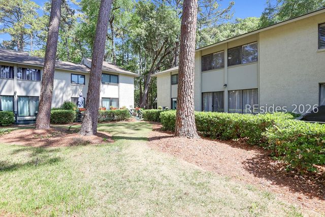 90 Gloucester Rd Apt 1102, Hilton Head Island, SC 29928