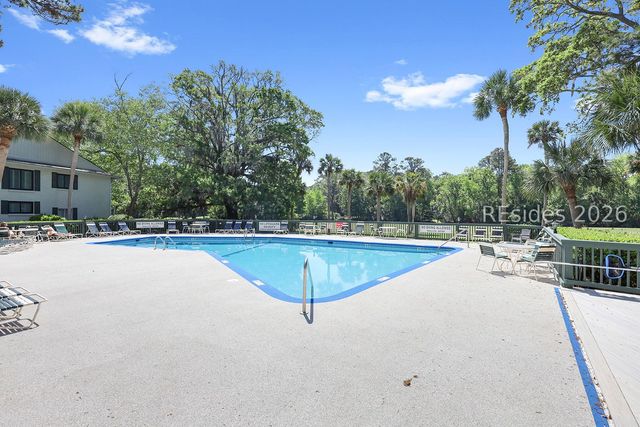 90 Gloucester Rd Apt 1102, Hilton Head Island, SC 29928
