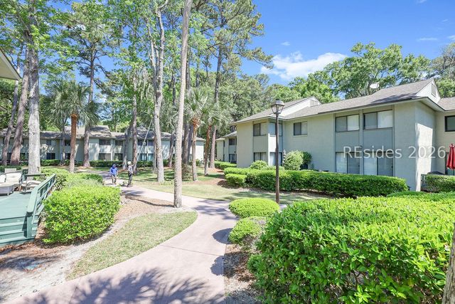 90 Gloucester Rd Apt 1102, Hilton Head Island, SC 29928