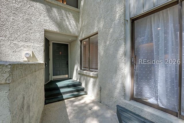 90 Gloucester Rd Apt 1102, Hilton Head Island, SC 29928