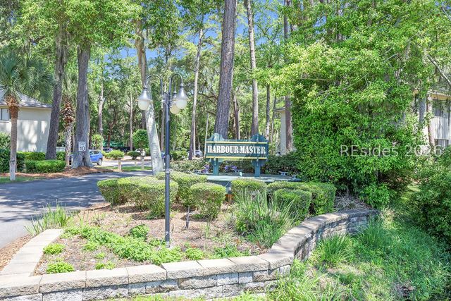 90 Gloucester Rd Apt 1102, Hilton Head Island, SC 29928