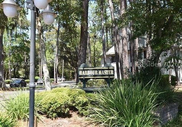 90 Gloucester Rd Apt 1102, Hilton Head Island, SC 29928