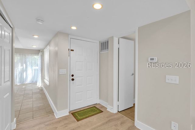 90 Gloucester Rd Apt 1102, Hilton Head Island, SC 29928