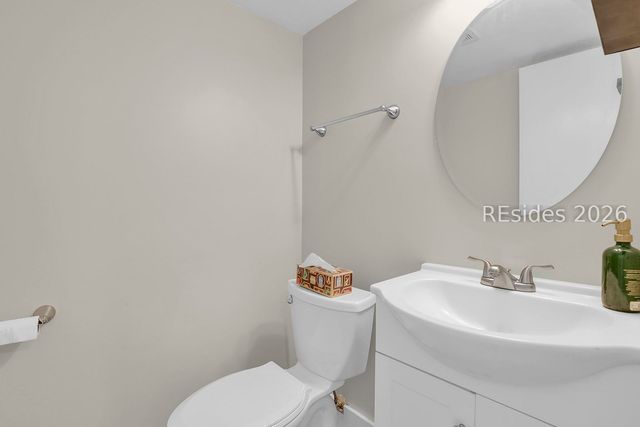 90 Gloucester Rd Apt 1102, Hilton Head Island, SC 29928