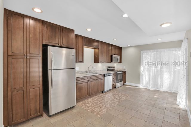 90 Gloucester Rd Apt 1102, Hilton Head Island, SC 29928