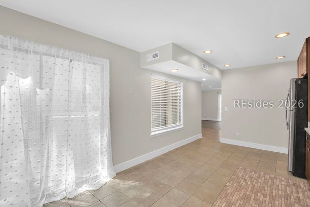 90 Gloucester Rd Apt 1102, Hilton Head Island, SC 29928