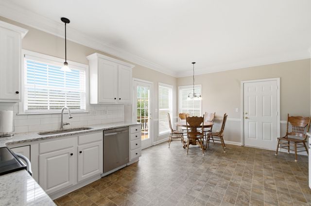 1229 Old East Side Rd, Burns, TN 37029