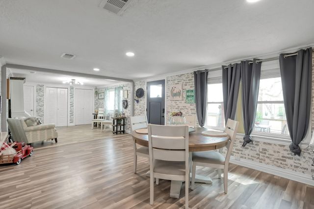 281 N Shady Oaks Drive, Point Blank, TX 77364