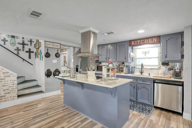 281 N Shady Oaks Drive, Point Blank, TX 77364