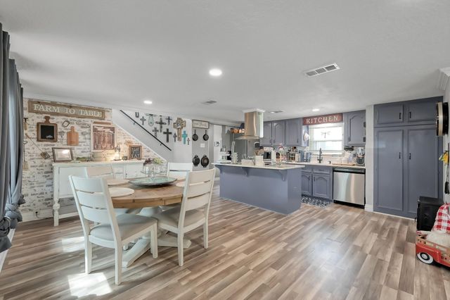 281 N Shady Oaks Drive, Point Blank, TX 77364