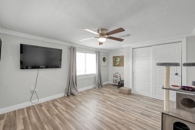 281 N Shady Oaks Drive, Point Blank, TX 77364