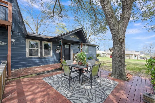 281 N Shady Oaks Drive, Point Blank, TX 77364