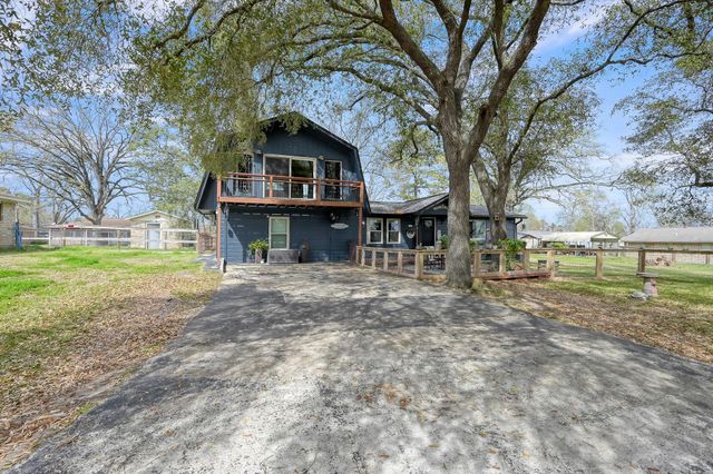 281 N Shady Oaks Drive, Point Blank, TX 77364