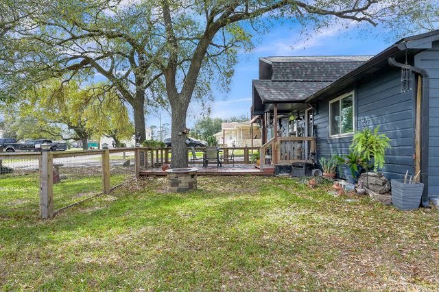 281 N Shady Oaks Drive, Point Blank, TX 77364