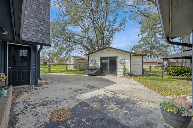 281 N Shady Oaks Drive, Point Blank, TX 77364