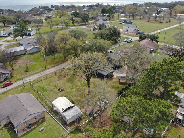 281 N Shady Oaks Drive, Point Blank, TX 77364