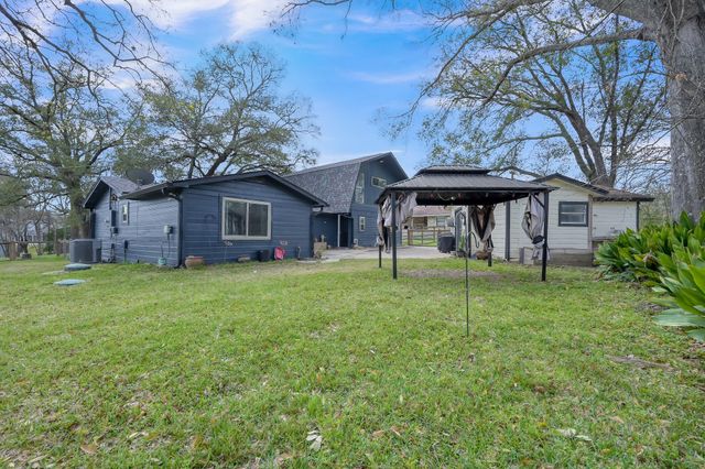 281 N Shady Oaks Drive, Point Blank, TX 77364