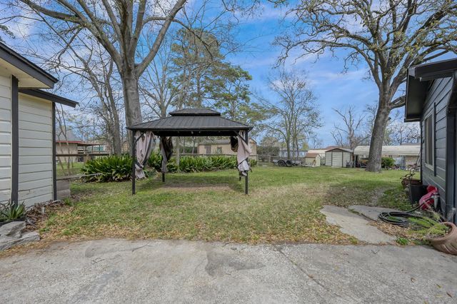281 N Shady Oaks Drive, Point Blank, TX 77364