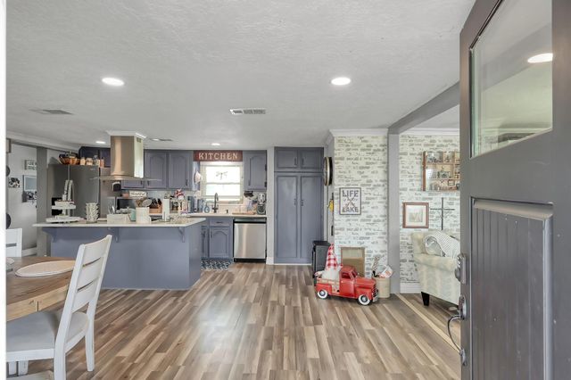 281 N Shady Oaks Drive, Point Blank, TX 77364