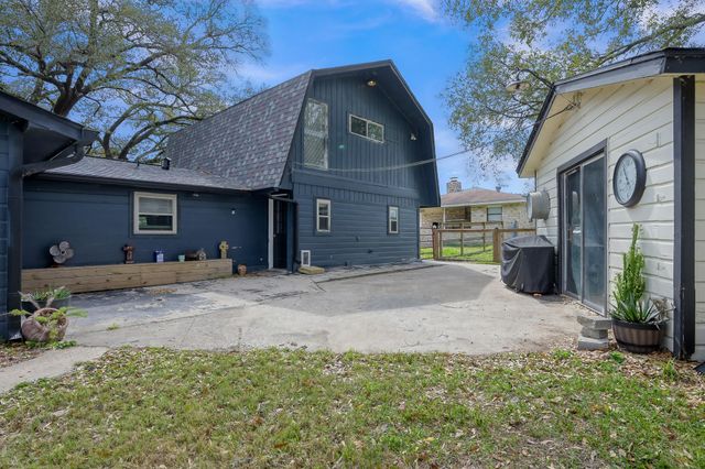 281 N Shady Oaks Drive, Point Blank, TX 77364
