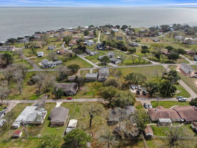 281 N Shady Oaks Drive, Point Blank, TX 77364